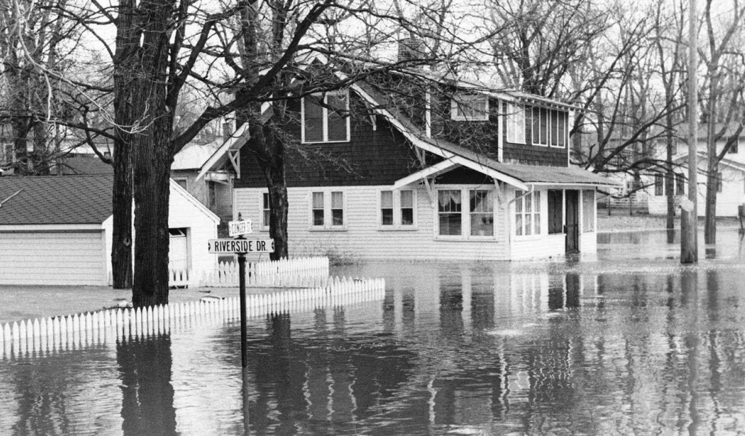 Page 87 High flood waters at Riverside Drive and Conger .jpg